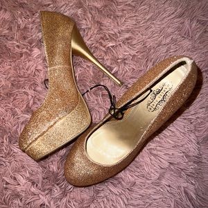 Sparkly Gold Heels! Never been worn!